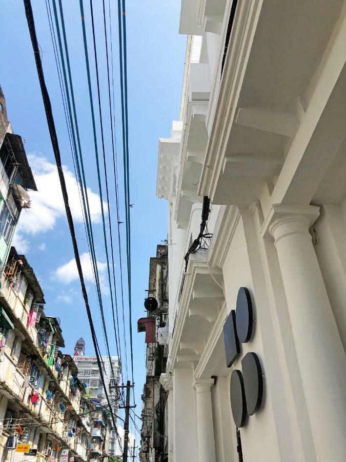 Hood Hostel Yangon Esterno foto