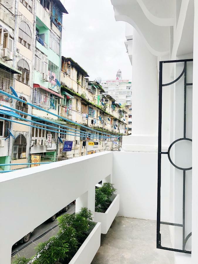 Hood Hostel Yangon Esterno foto